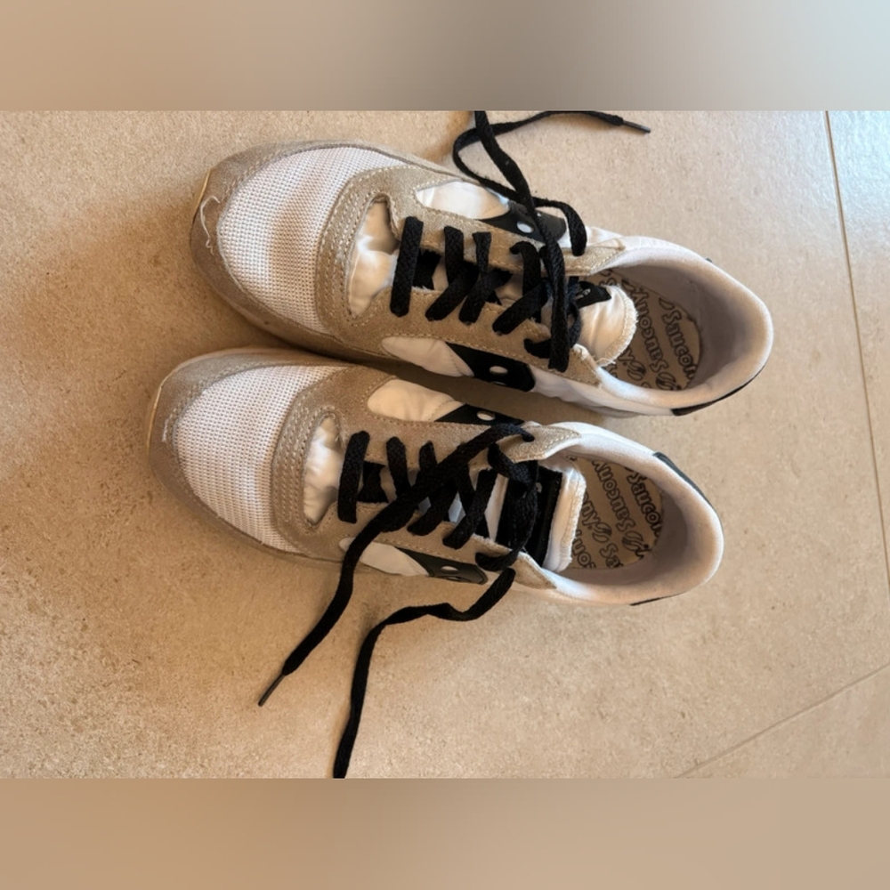 Saucony Classic White and Gray Running Shoes